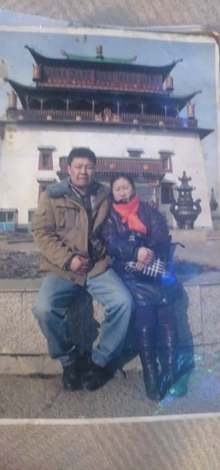 Иргэн Б.Энхцэцэг: Нийгэмд бид хаягдаж байна.Гэр хорооллын нэгэн хашаа байшинд  өвчтэй ээж дөрвөн хүүхэд ингэж аж төрж байна. Бидэнд туслаач надад хандах газар үнэхээр алга!